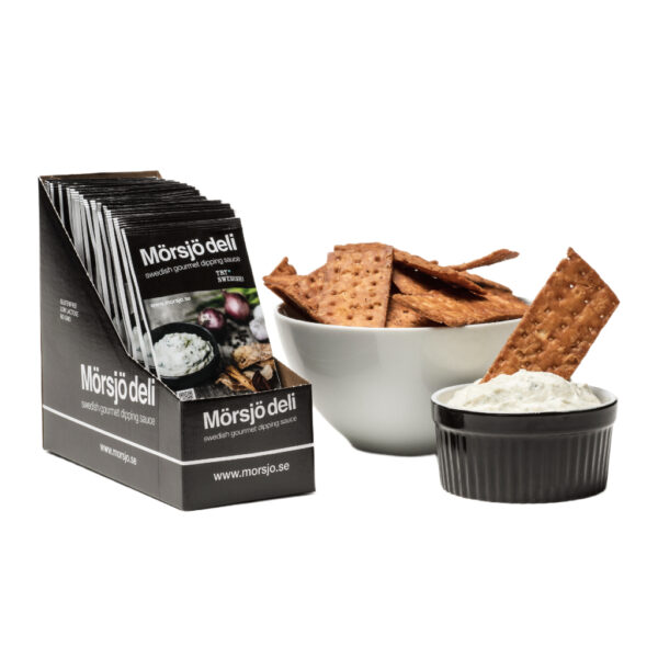 Mörsjö deli gourmet dipmix 24 gram i kapsel tillsammans med tunnbrödchips och färdig dip i skål.